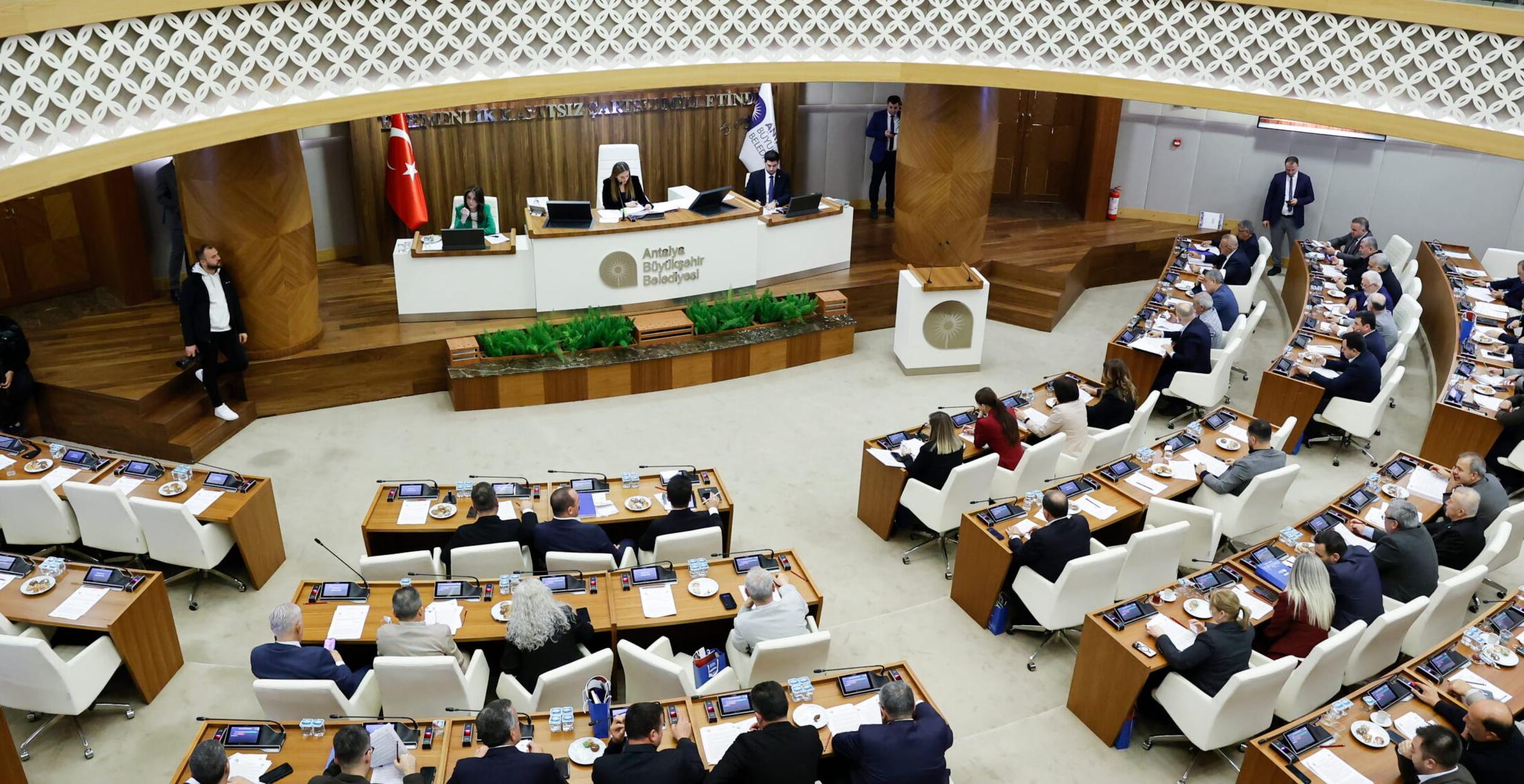 Antalya Büyükşehir Meclisi’nde İsim Tartışması