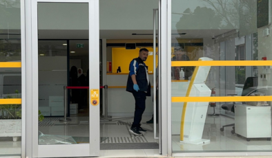 Antalya’da Bankaya Saldırı: Kapı Camını Kırıp Kaçtı