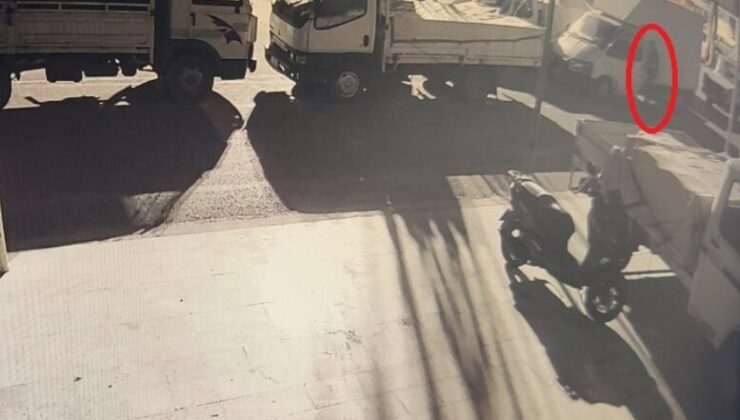 Serik’te Kapya Biber Yüklü Kamyonet Çalındı