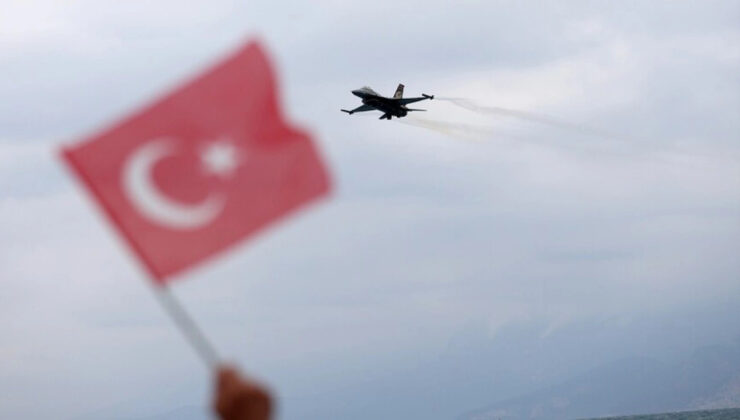 SOLOTÜRK Antalya Semalarında Nefes Kesti