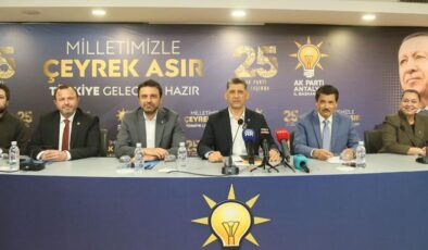 AK Parti Antalya’da basın toplantısı gerildi! Çetin sorulara yanıt verirken Köse devreye girdi: “Defalarca eleştirdik”