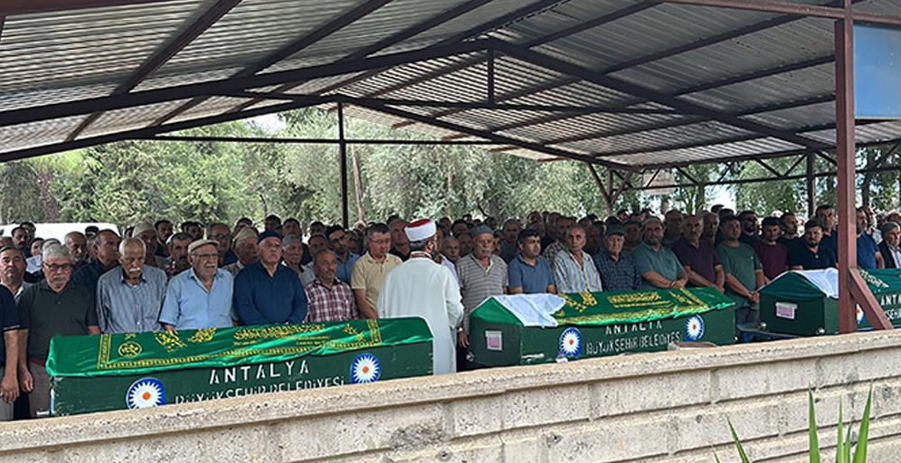 Antalya’da gece yarısı dehşeti! Uzaklaştırma kararı bulunan eş, 3 kişiyi öldürdü: Anne, baba ve kızları yan yana toprağa verildi